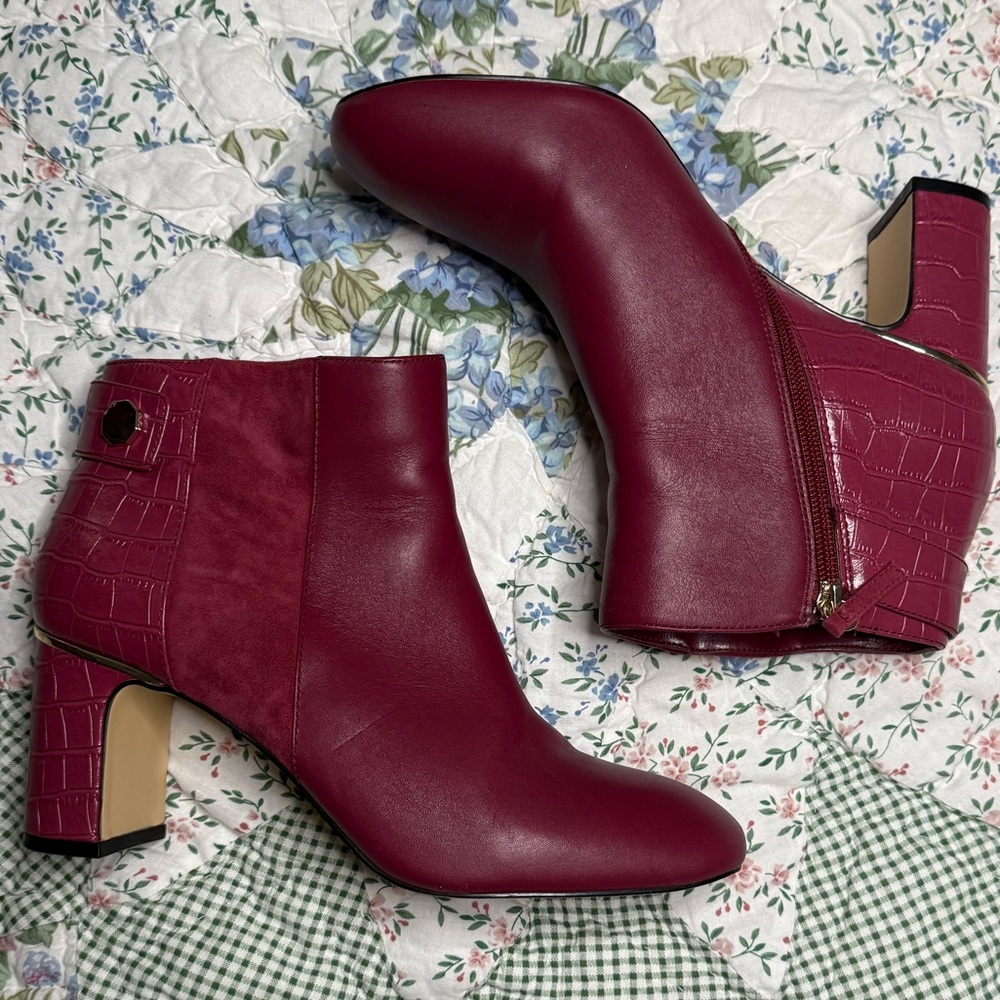 White House Black Market BRYNN Dark Sangria heeled Ankle Boot suede & leather 8